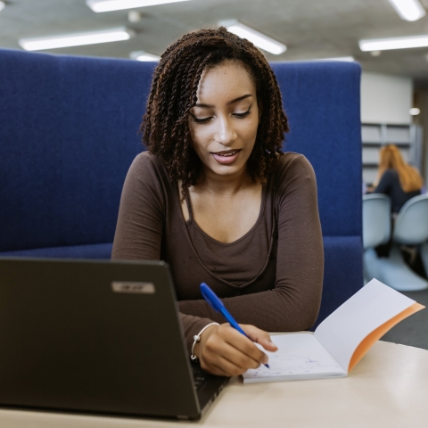 Copyright: Helen Yates PhotographyCRM and Web team use only.