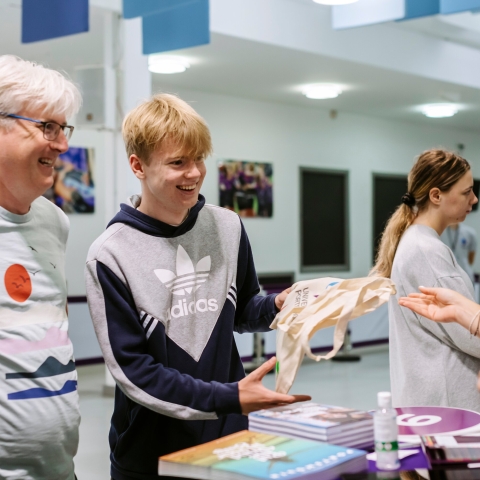 22/09/2021.Open Day - UoP ..All Rights Reserved - Helen Yates- T: +44 (0)7790805960.Local copyright law applies to all print & online usage. Fees charged will comply with standard space rates and usage for that country, region or state.