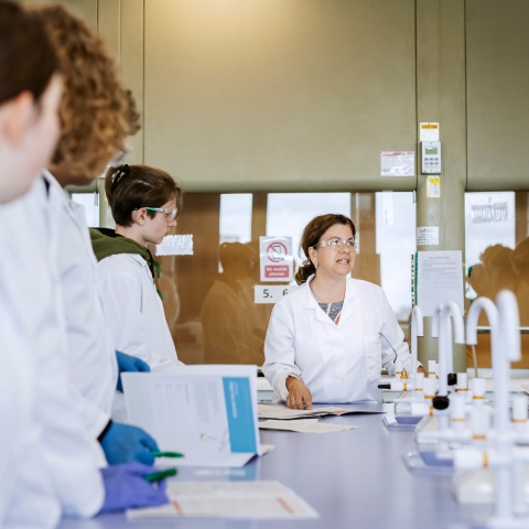 Photo of female staff member in lab coat presenting experiment
Salter Festival of Chemistry
