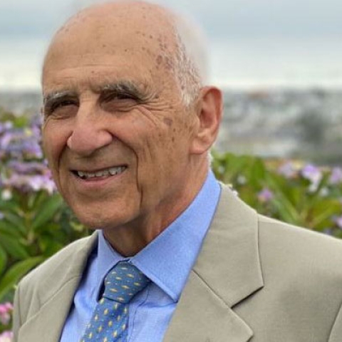 Image of Haro Bedelian smiling to camera with nature backdrop