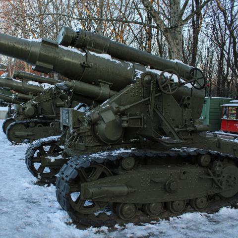 Tanks in snow - Photo by Nadiia Ganzhyi on Unsplash