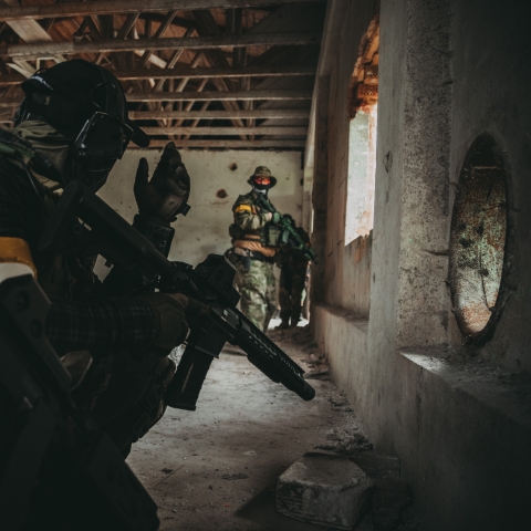 soldiers getting ready for battle - Photo by Daniel Stuben. on Unsplash 