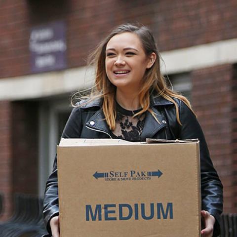 students moving into halls