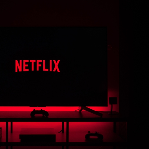Tv with red  light and with Netflix logo - Photo by Thibault Penin on Unsplash