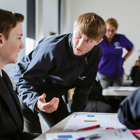 Teacher trainee discusses subject with student