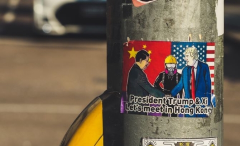 Illustration of president Xi Jinping and Trump shaking hands - Photo by Jack Hunter on Unsplash