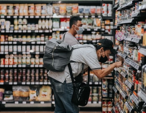 Shopping in covid - Photo by Melanie Lim on Unsplash