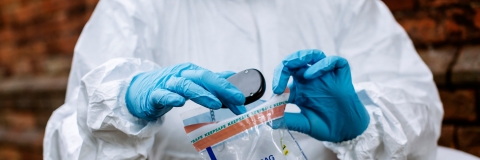 Forensics student puts crime evidence in bag