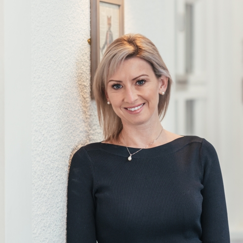 Catherine Bond headshot