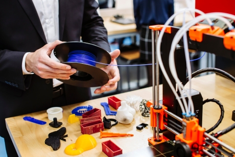 Student using a 3D printer at Engineering Project Day