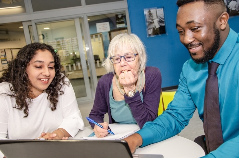 accounting-clinic-meeting-with-client