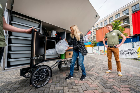 plasticity-inside-cargo-bike-the-hague-600x400